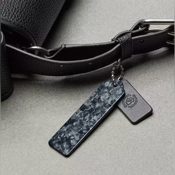 Cargo Wavy Dinky Bag In Pebbled Coachtopia Leather - Picture 9 of 14